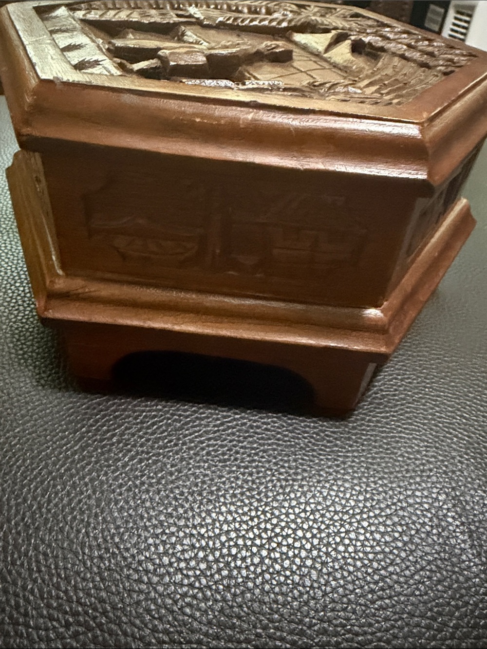Vintage Hand-Carved Octagonal Wooden hinged jewelry box with mirror - Picture 4 of 7